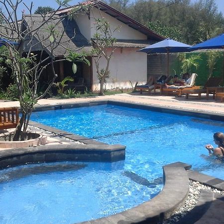 Coral Beach Pizza Cottages Gili Trawangan Exteriör bild