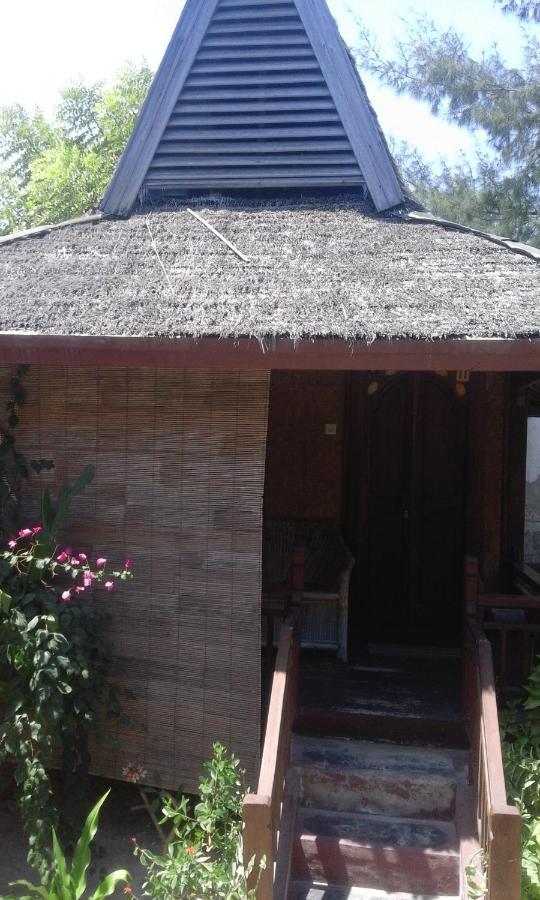 Coral Beach Pizza Cottages Gili Trawangan Rum bild