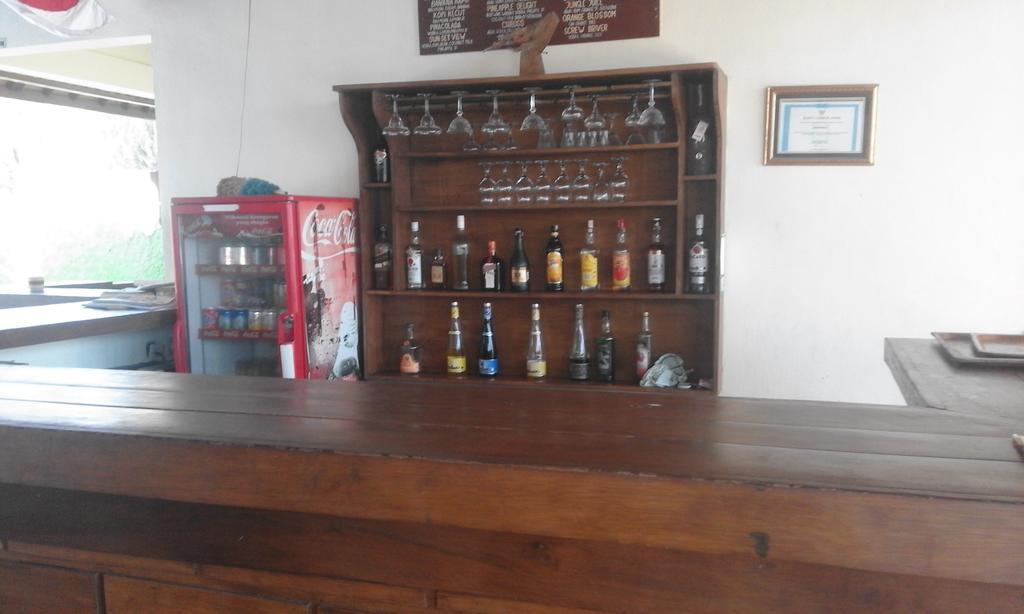 Coral Beach Pizza Cottages Gili Trawangan Exteriör bild
