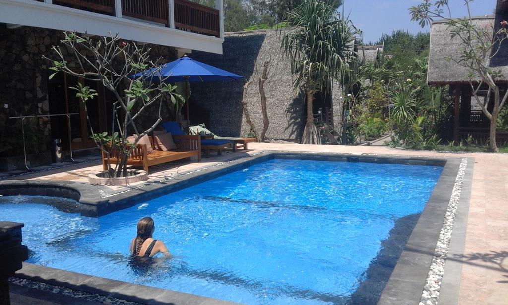 Coral Beach Pizza Cottages Gili Trawangan Exteriör bild