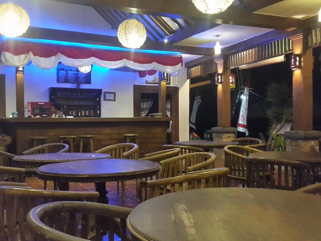 Coral Beach Pizza Cottages Gili Trawangan Exteriör bild