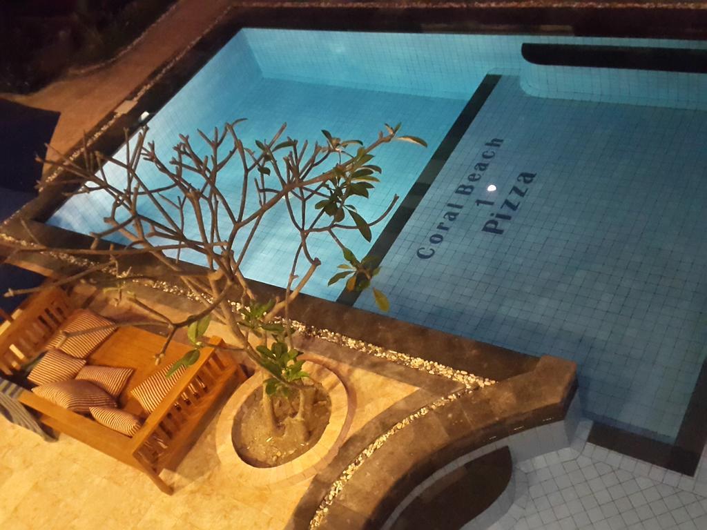 Coral Beach Pizza Cottages Gili Trawangan Exteriör bild