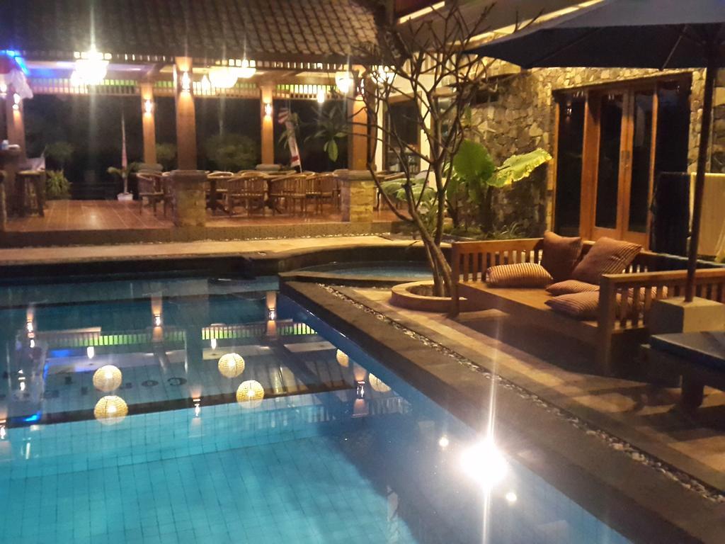 Coral Beach Pizza Cottages Gili Trawangan Exteriör bild