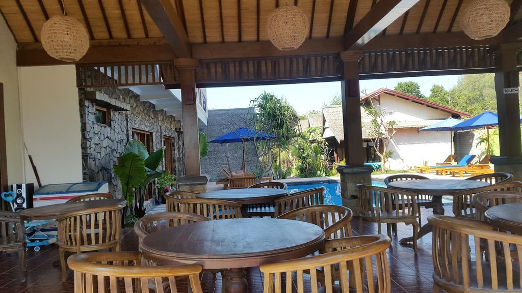 Coral Beach Pizza Cottages Gili Trawangan Exteriör bild