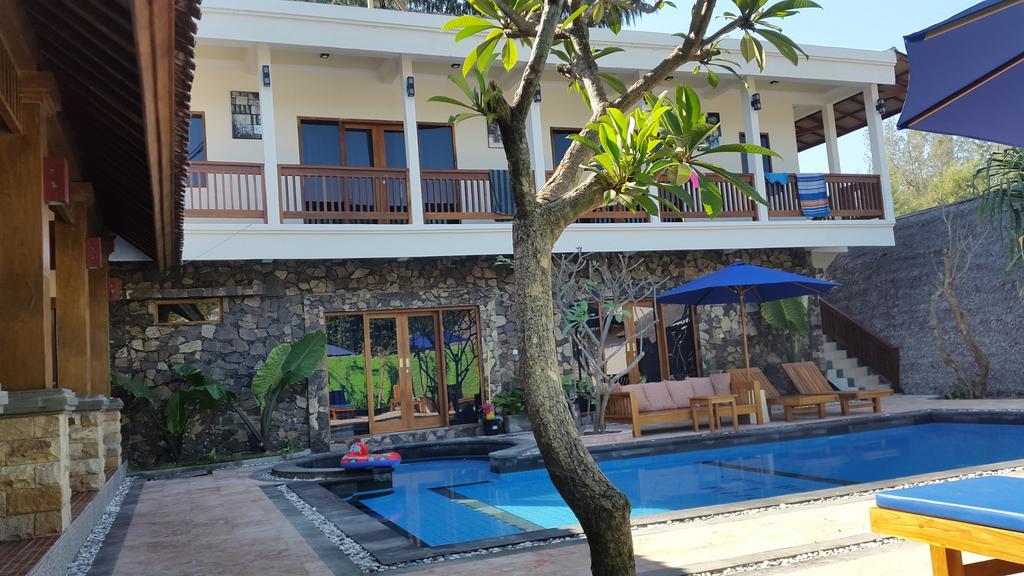 Coral Beach Pizza Cottages Gili Trawangan Exteriör bild