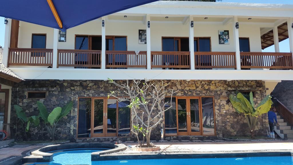 Coral Beach Pizza Cottages Gili Trawangan Exteriör bild