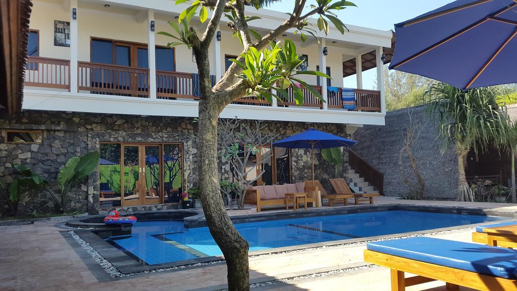 Coral Beach Pizza Cottages Gili Trawangan Exteriör bild