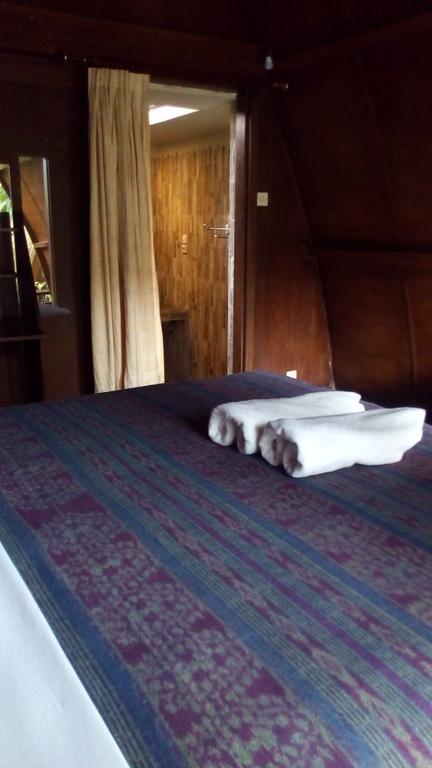 Coral Beach Pizza Cottages Gili Trawangan Exteriör bild