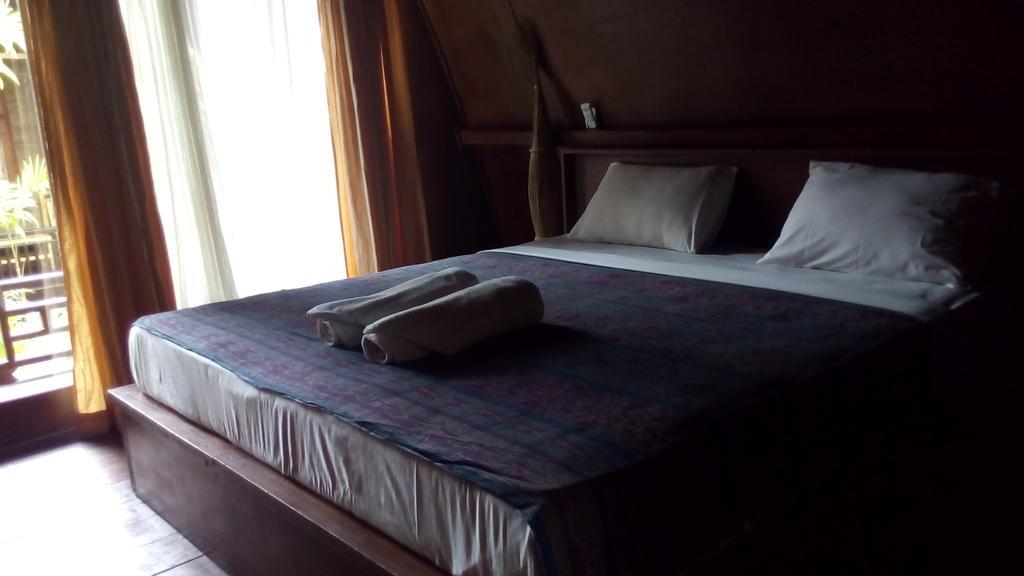 Coral Beach Pizza Cottages Gili Trawangan Exteriör bild