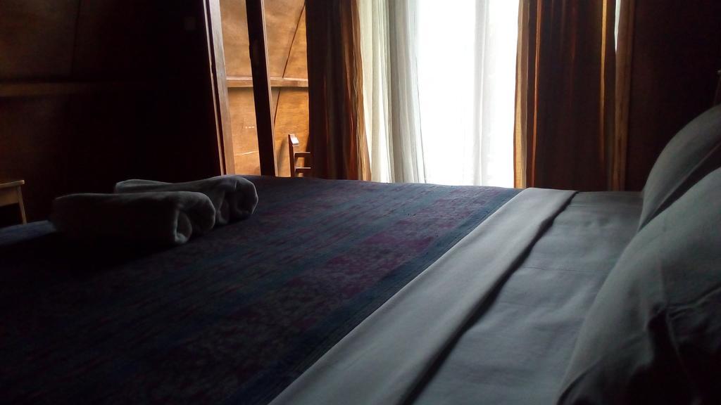 Coral Beach Pizza Cottages Gili Trawangan Exteriör bild