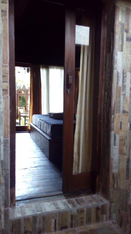 Coral Beach Pizza Cottages Gili Trawangan Exteriör bild
