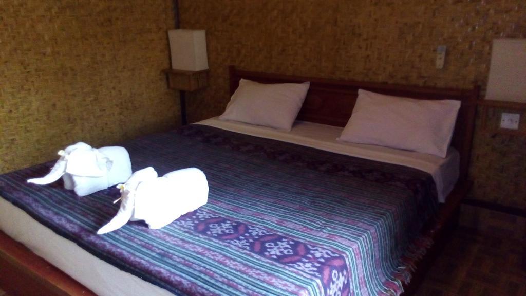Coral Beach Pizza Cottages Gili Trawangan Exteriör bild
