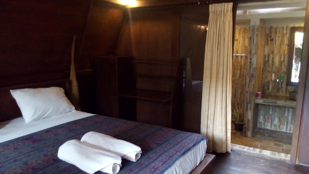 Coral Beach Pizza Cottages Gili Trawangan Exteriör bild