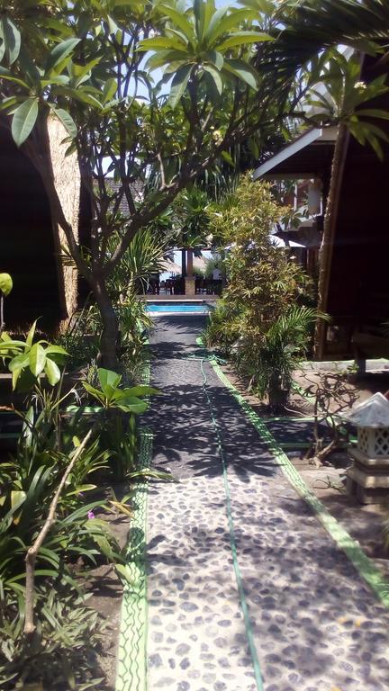 Coral Beach Pizza Cottages Gili Trawangan Exteriör bild