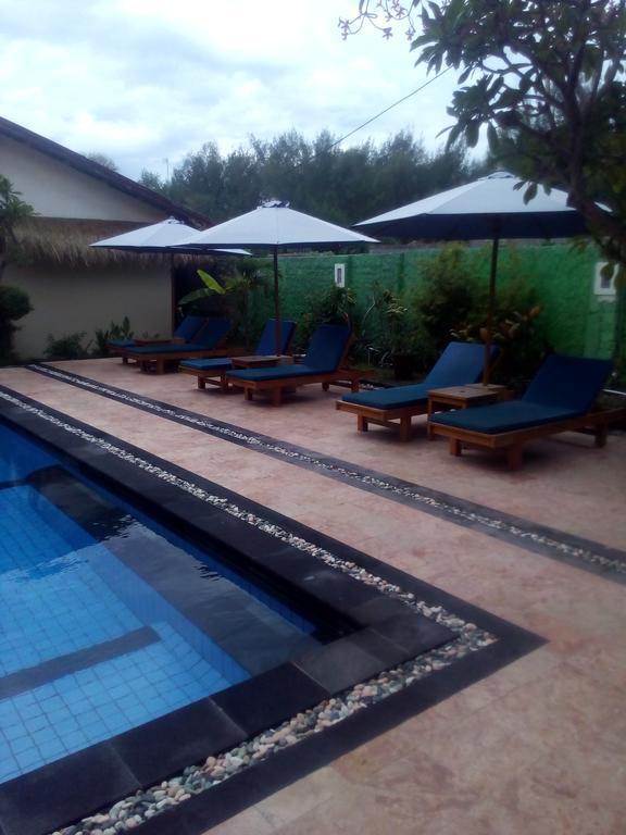 Coral Beach Pizza Cottages Gili Trawangan Exteriör bild