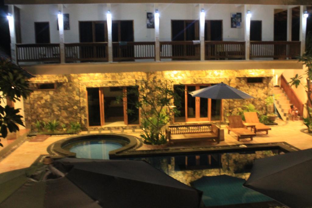 Coral Beach Pizza Cottages Gili Trawangan Exteriör bild