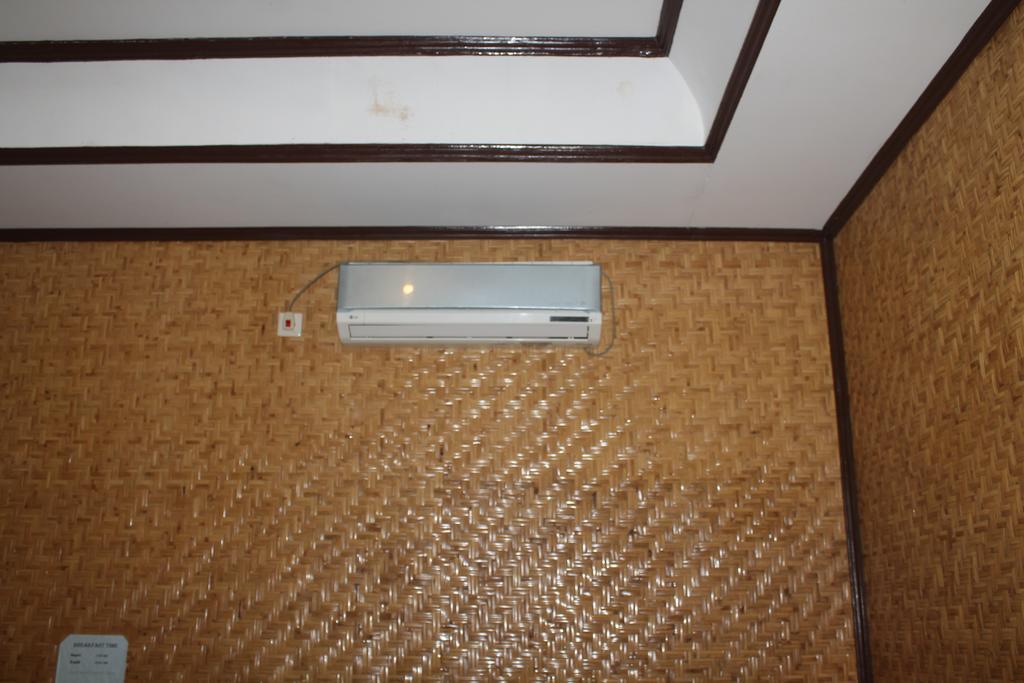 Coral Beach Pizza Cottages Gili Trawangan Exteriör bild