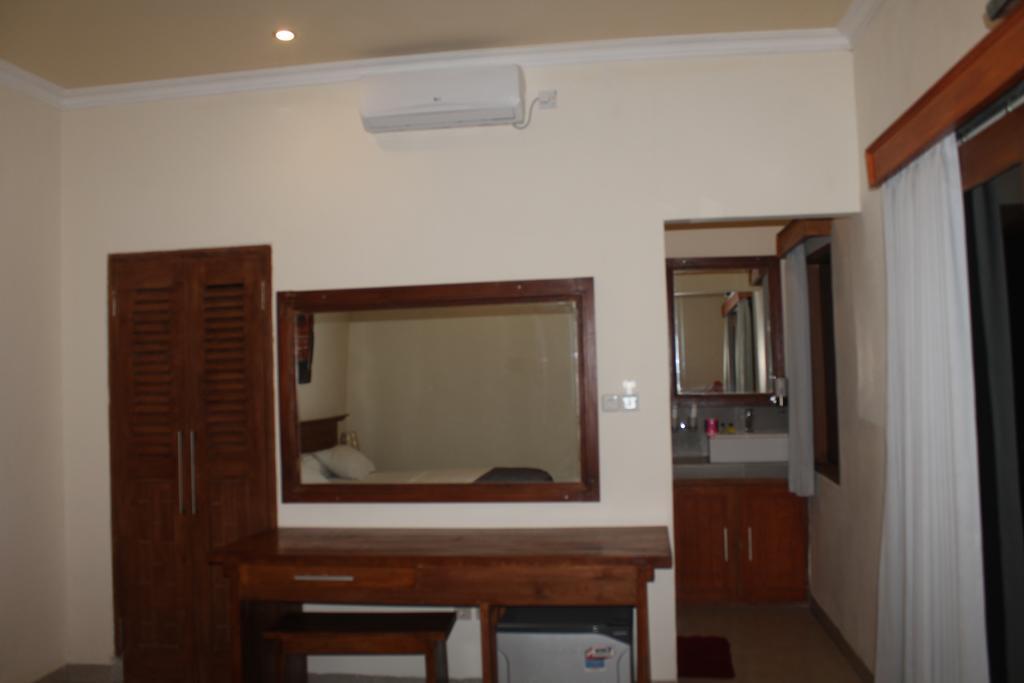 Coral Beach Pizza Cottages Gili Trawangan Exteriör bild