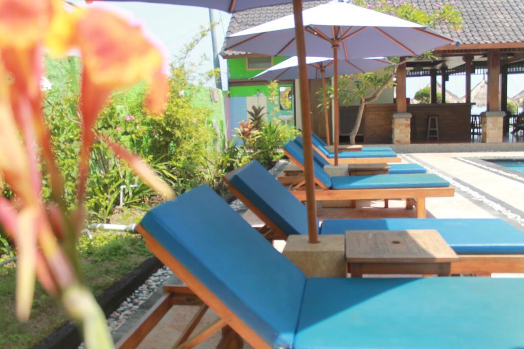 Coral Beach Pizza Cottages Gili Trawangan Exteriör bild