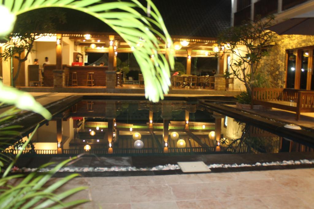 Coral Beach Pizza Cottages Gili Trawangan Exteriör bild
