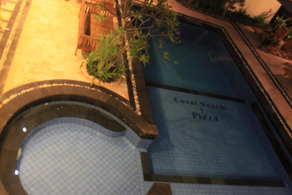 Coral Beach Pizza Cottages Gili Trawangan Exteriör bild