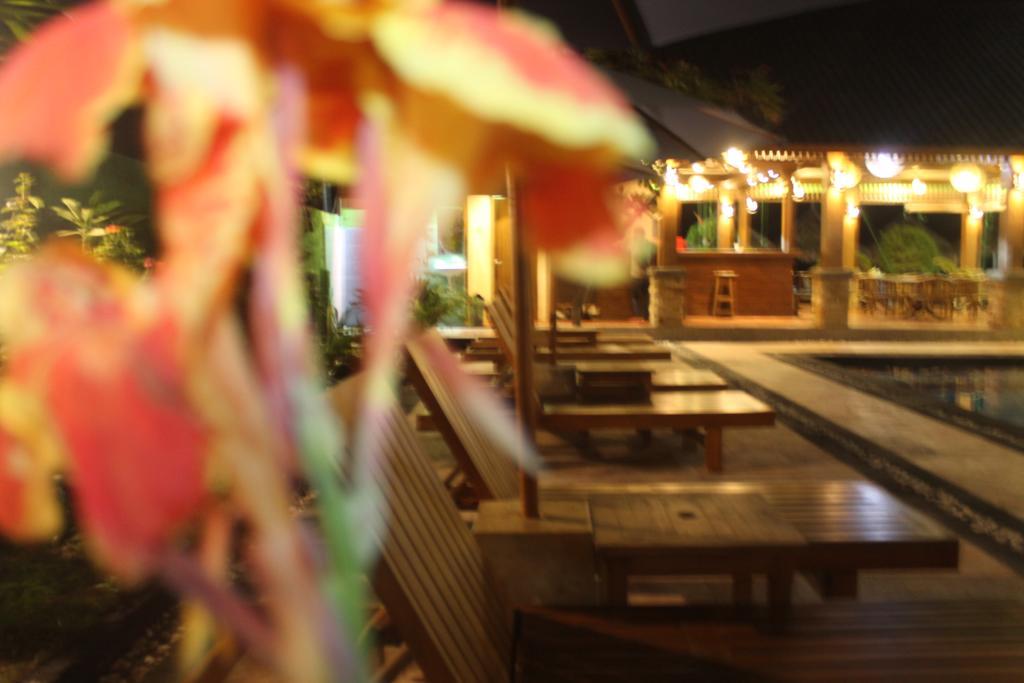 Coral Beach Pizza Cottages Gili Trawangan Exteriör bild