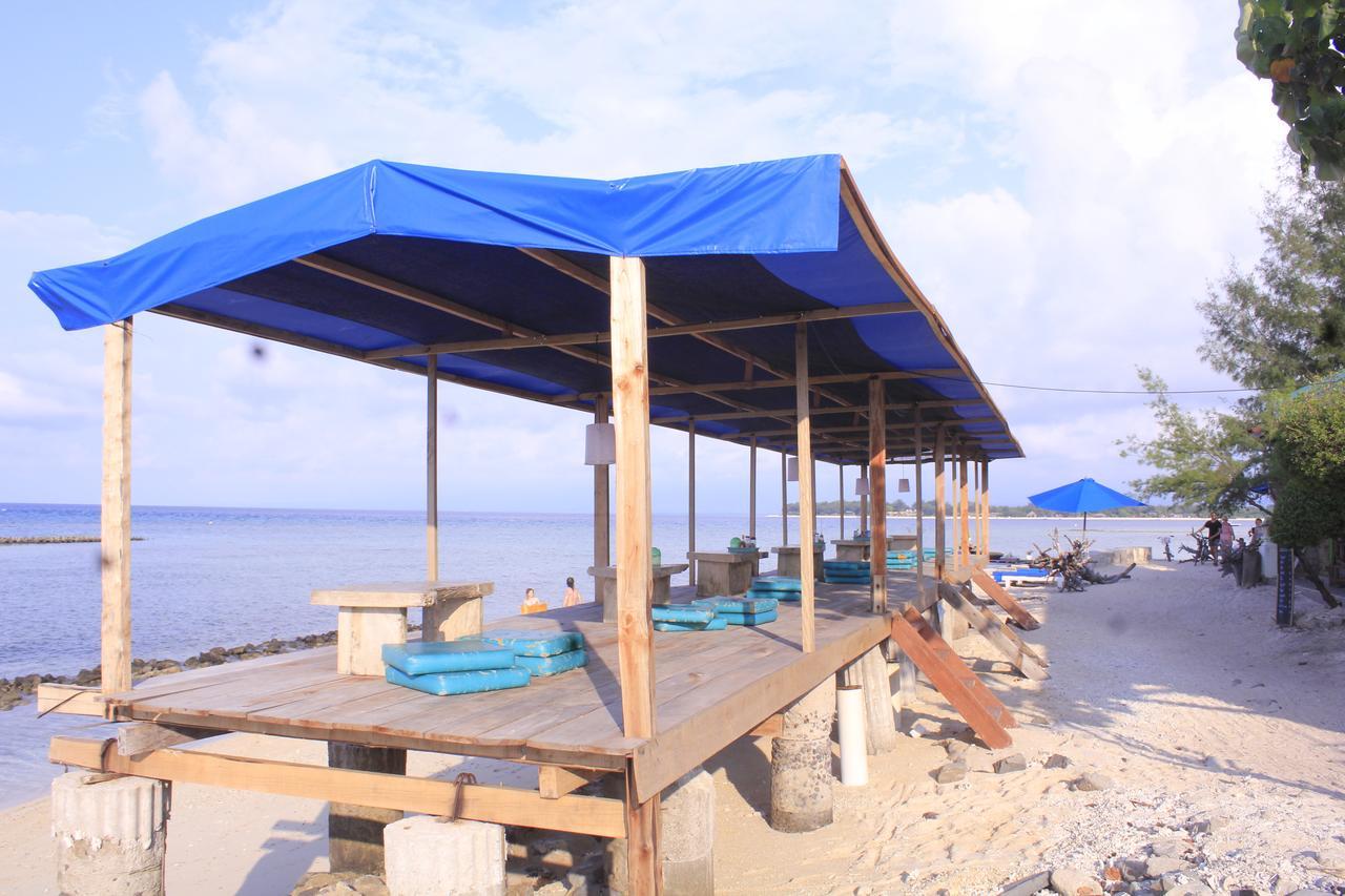 Coral Beach Pizza Cottages Gili Trawangan Exteriör bild